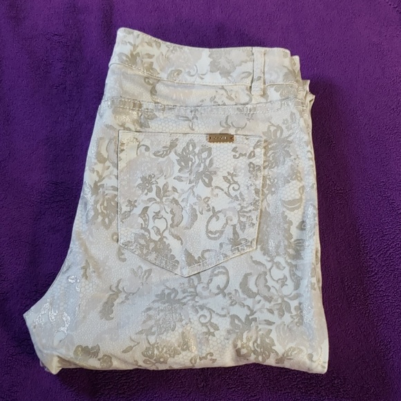 Cache - Picture 4 of 4